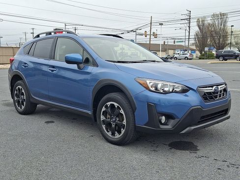 Used 2022 Subaru Crosstrek 2.0i Premium image 3