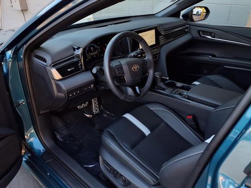 Certified 2025 Toyota Camry Hybrid image 16