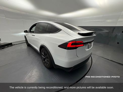 Used 2023 Tesla Model X image 3