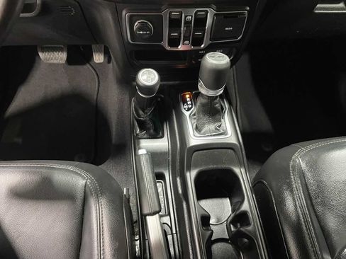 Used 2019 Jeep Wrangler Unlimited Sahara AWD/4WD image 13