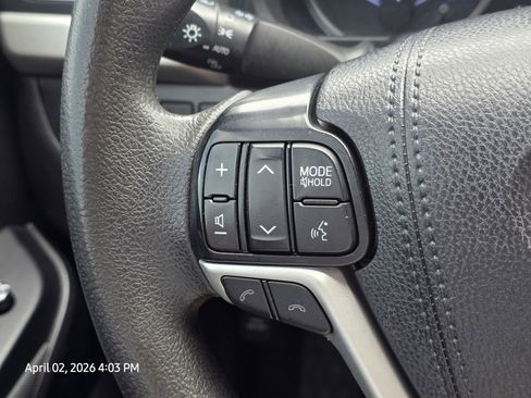 Used 2019 Toyota Highlander LE AWD/4WD image 27