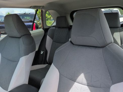 Used 2021 Toyota RAV4 XLE w/ Convenience Package FWD image 8