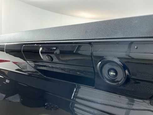 Used 2025 Ford F350 Lariat w/ Black Appearance Package image 9