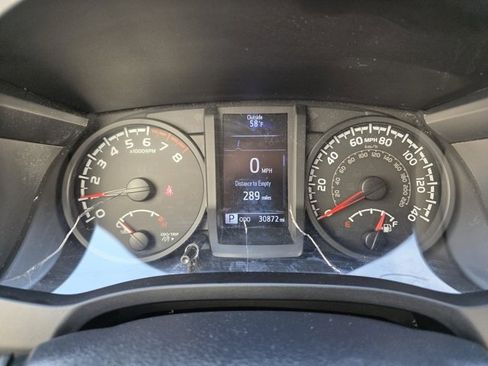 Used 2018 Toyota Tacoma SR image 17