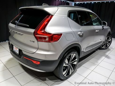 Used 2025 Volvo XC40 B5 Plus AWD/4WD image 12