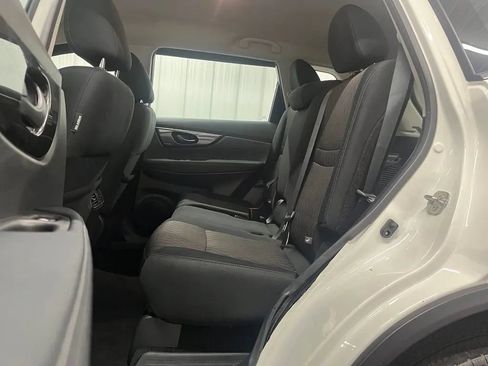 Used 2019 Nissan Rogue S AWD/4WD image 18