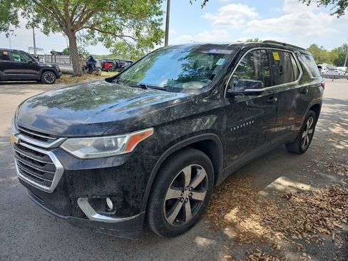 Used 2019 Chevrolet Traverse LT w/ LT Premium Package FWD image 2