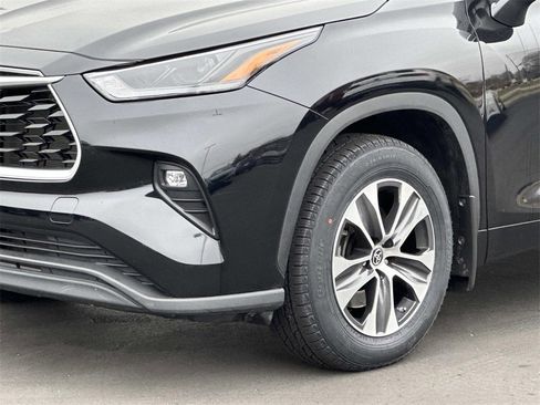 Certified 2023 Toyota Highlander XLE image 8