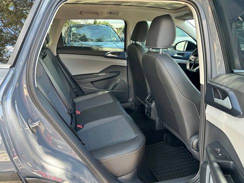 Used 2024 Volkswagen Taos SE w/ Panoramic Sunroof Package FWD image 44