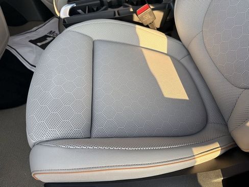 New 2025 Volkswagen ID. Buzz 1st Edition image 8