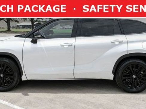 Used 2023 Toyota Highlander XSE FWD image 1