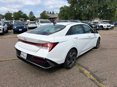 Used 2024 Hyundai Elantra Limited FWD image 5