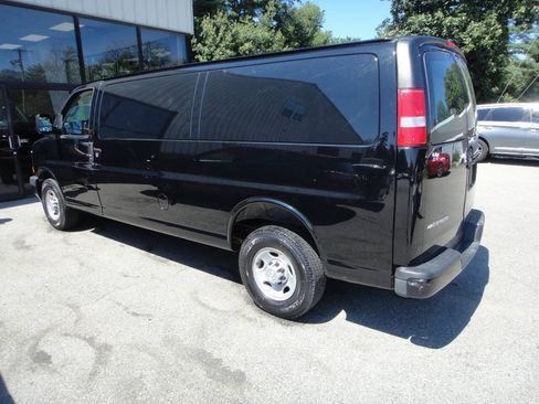Used 2017 Chevrolet Express 2500 Extended RWD image 6