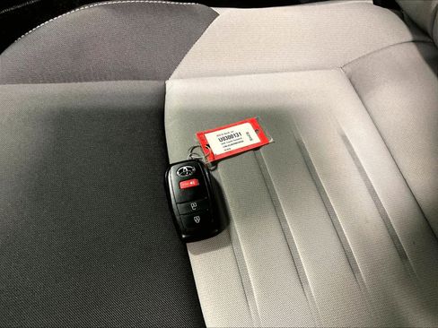 Used 2024 Toyota Tacoma TRD Off-Road image 31