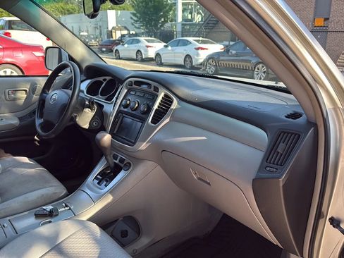 Used 2004 Toyota Highlander 2WD V6 image 24