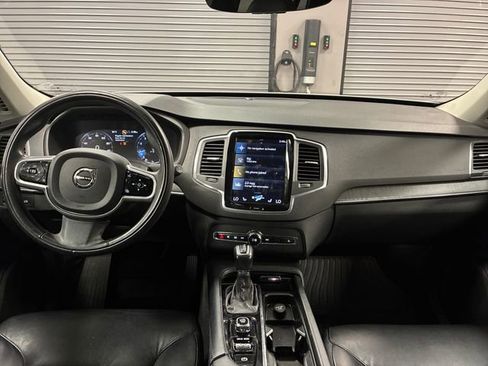 Used 2020 Volvo XC90 T5 Momentum w/ Protection Package Premier FWD image 12