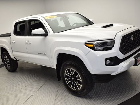 Used 2023 Toyota Tacoma TRD Sport AWD/4WD image 3