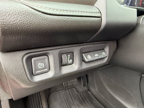 Used 2021 GMC Acadia Denali w/ Denali Technology Package AWD/4WD image 22