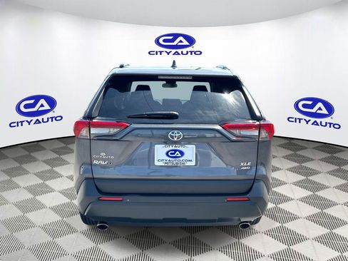 Used 2022 Toyota RAV4 XLE AWD/4WD image 5