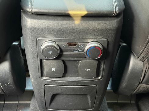 Used 2022 Ford Explorer XLT w/ Equipment Group 202A image 16