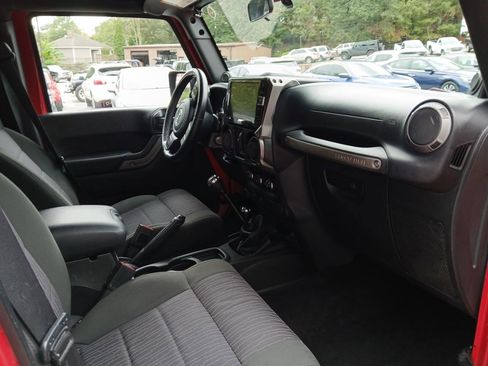 Used 2012 Jeep Wrangler Unlimited Sport AWD/4WD image 15