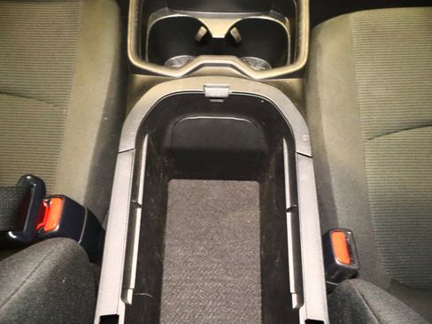 Used 2021 Toyota RAV4 LE image 28