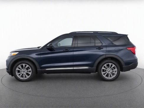 Used 2024 Ford Explorer XLT w/ Equipment Group 202A AWD/4WD image 7