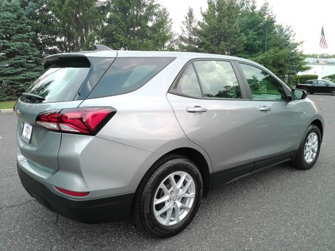 Used 2023 Chevrolet Equinox LS FWD image 6