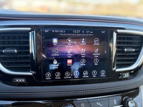 Used 2017 Chrysler Pacifica Limited w/ UConnect Theater Package FWD image 17