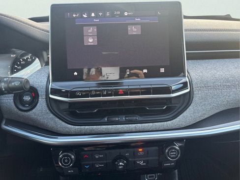 Used 2024 Jeep Compass Latitude image 13