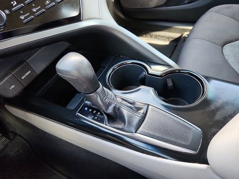 Used 2020 Toyota Camry L image 20