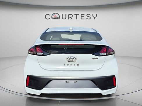 Used 2020 Hyundai Ioniq SEL FWD image 4