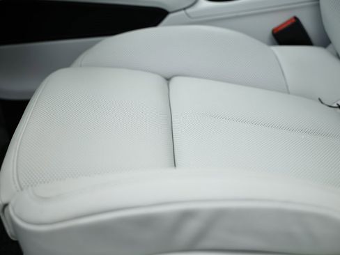 New 2026 Porsche Macan image 25