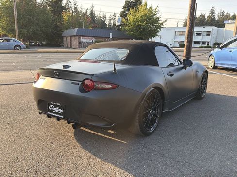 Used 2017 MAZDA MX-5 Miata Club w/ Brembo/BBS Package RWD image 9