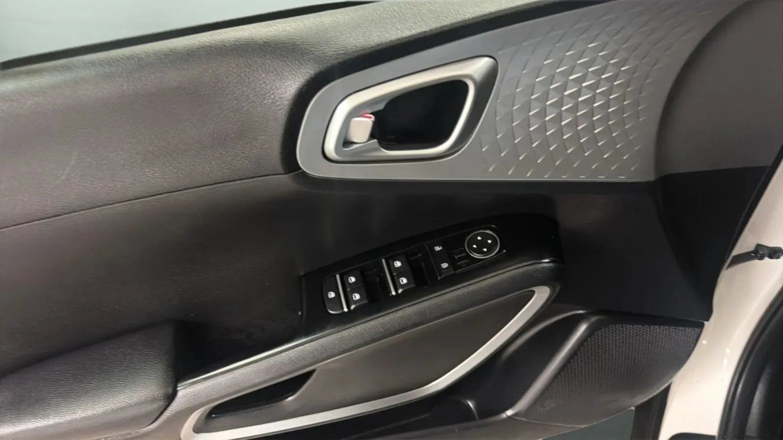 Used 2022 Kia Soul LX w/ Technology Package FWD image 16