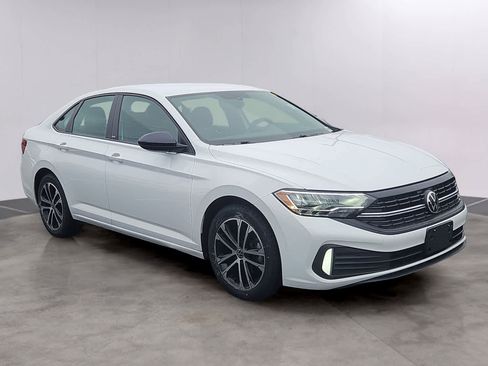 Used 2023 Volkswagen Jetta Sport image 3