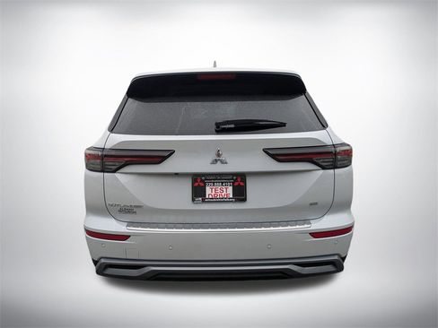 New 2026 Mitsubishi Outlander SE image 4