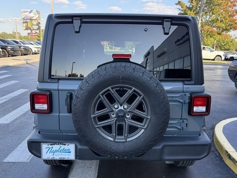 Used 2024 Jeep Wrangler Sport S image 7