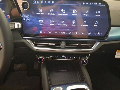 Used 2025 Chevrolet Equinox EV LT image 20