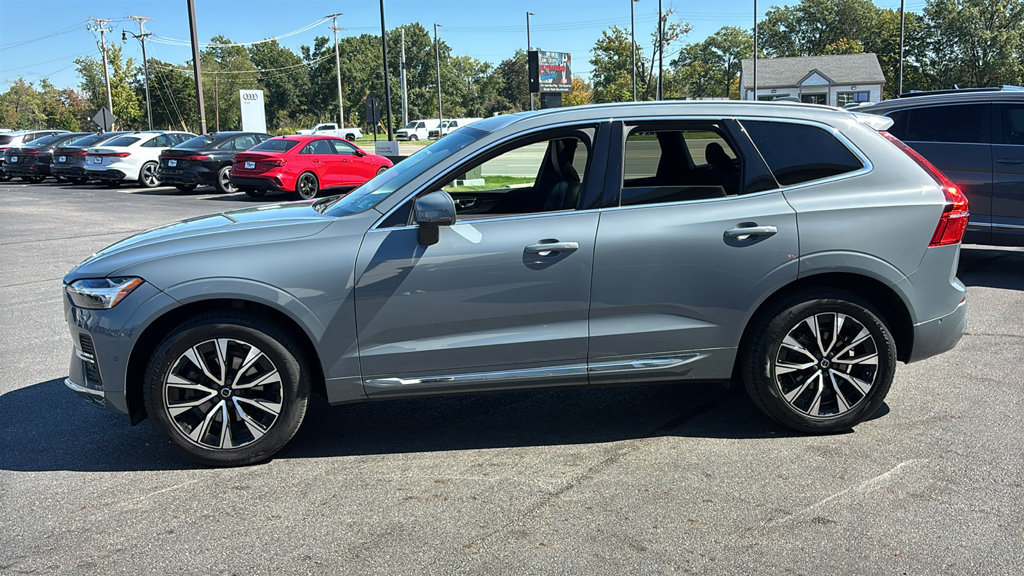 Used 2023 Volvo XC60 B5 Plus AWD/4WD image 3