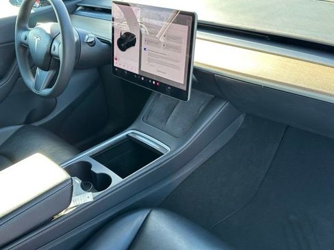 Used 2021 Tesla Model Y Long Range image 10