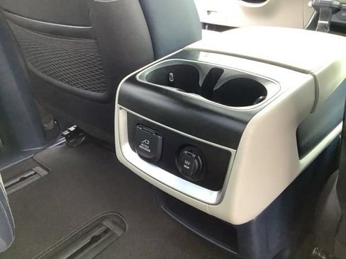 Used 2025 Kia Carnival SX Prestige FWD image 21