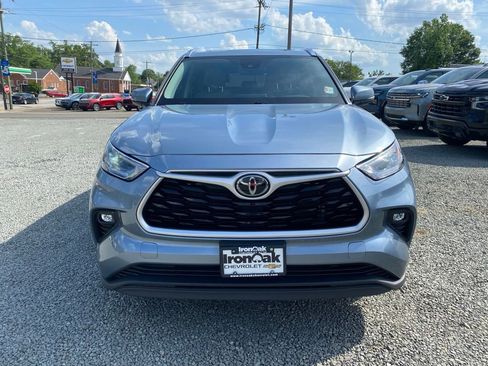 Used 2021 Toyota Highlander XLE AWD/4WD image 8