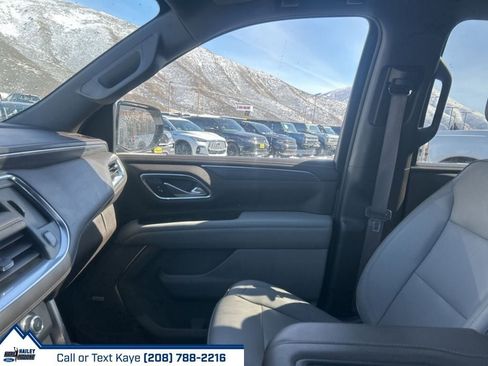 Used 2022 GMC Yukon XL SLT w/ SLT Premium Package image 26