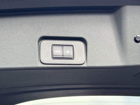 Used 2025 Nissan Rogue SL w/ SL Premium Package image 25