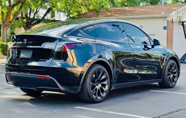 Used 2023 Tesla Model Y Long Range AWD/4WD image 2
