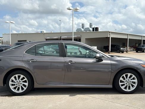 Used 2022 Toyota Camry LE FWD image 6