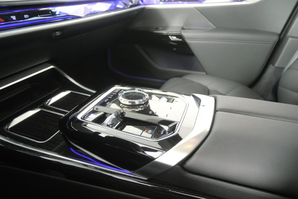 Certified 2026 BMW 740i RWD image 25