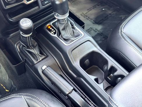 Used 2023 Jeep Wrangler Unlimited Sahara image 26