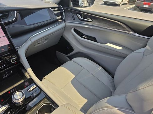 Used 2022 Jeep Grand Cherokee Overland w/ Luxury Tech Group IV image 29